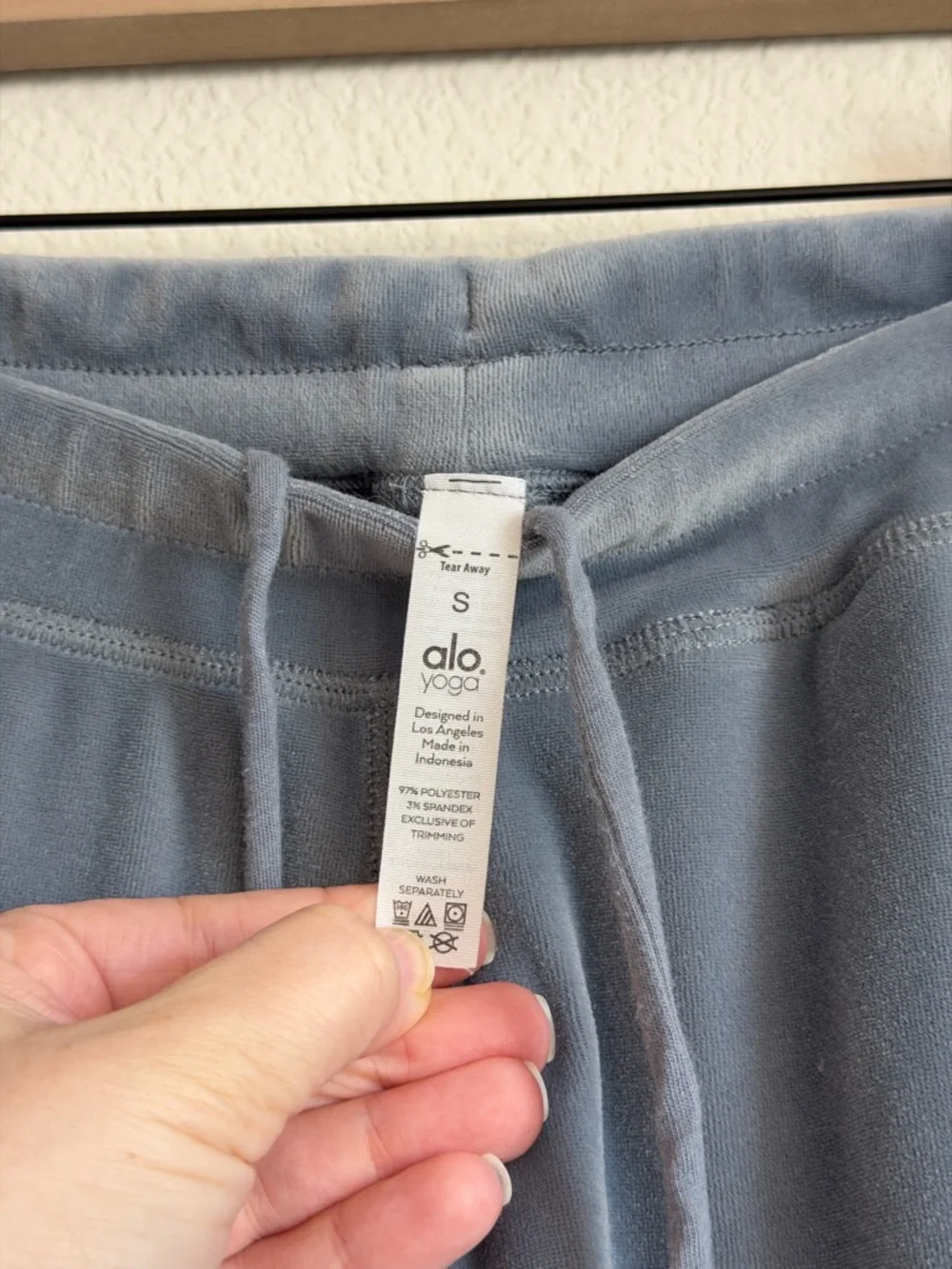 ALO Yoga Glimmer Sweatpants Size Small - Picture 4 of 5